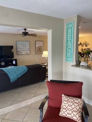 Smart TV, DVD player, books, stereo
