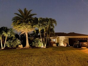Exterior - Bikini Bottom is a Beautiful South East Cape Coral canal front home. (Cape Coral)