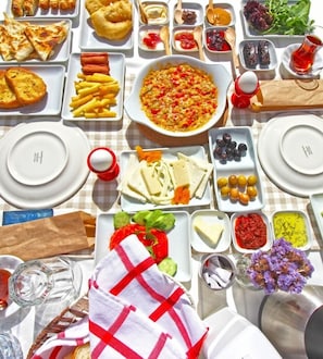 Tägliches inbegriffenes kontinentales Frühstück