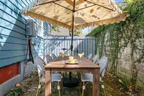 Outdoor dining - 1 Block to King | Brand New Design | Indigo House (Charleston)