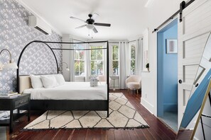 4 bedrooms, iron/ironing board, Internet