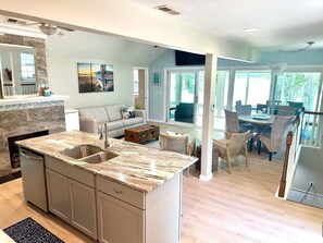 Interior - Spectacular waterfront house! (Prospect)