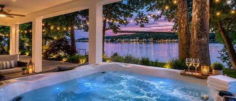 Outdoor spa tub