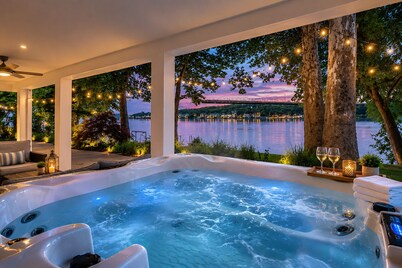 Riverfront Home on the Ohio River, Private Dock, Hot Tub, Sleeps 8