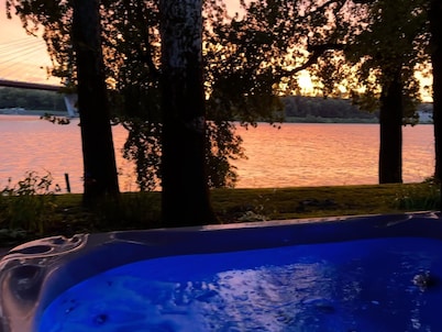 Spectacular waterfront house!