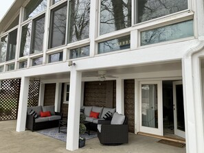 Terrace/patio - Spectacular waterfront house! (Prospect)