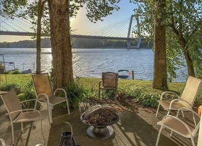 Spectacular waterfront house!