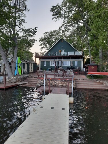 🌅A Lakefront Sunrise retreat for Couples or Families🌅