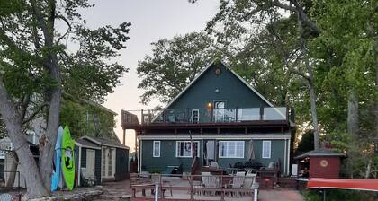 🌅A Lakefront Sunrise retreat for Couples or Families🌅