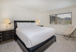 3 bedrooms, desk, iron/ironing board, WiFi