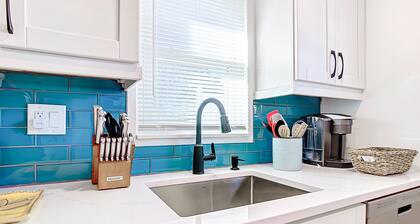 Quiet Riverside Cottage in Downtown Bonita Springs