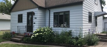 Cozy house in Central Park neighborhood of Superior, Wisconsin.  2 BR Sleeps 8