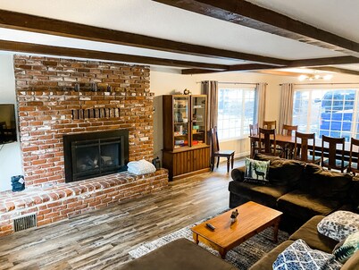 Cabin in the heart of the village with WiFi - 4 bedrooms plus kid loft