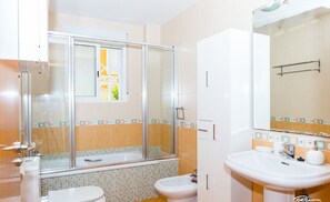 Bathtub, hair dryer, towels