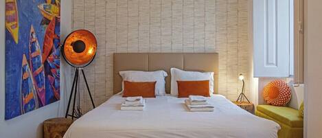 2 habitaciones, tabla de planchar con plancha, internet y ropa de cama