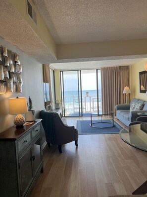 Smart TV, lettore DVD, libri