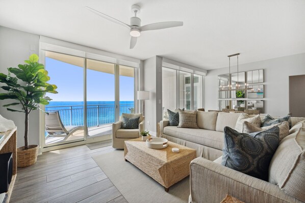 Smart TV - Newly Remodeled Aqua 1102 2 Oceanfront King Bedroom/+Clean/Wifi/Beach Chairs (Panama City Beach)