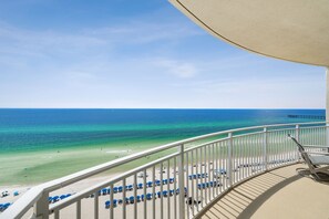 On the beach - Newly Remodeled Aqua 1102 2 Oceanfront King Bedroom/+Clean/Wifi/Beach Chairs (Panama City Beach)