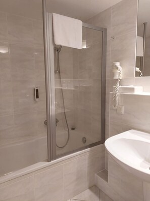 Bathroom - Hotel Goldener Stern (Sankt Ingbert)