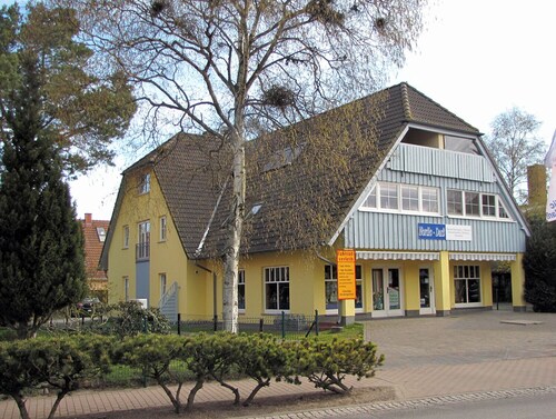 Apartment near the beach up to 3 p., parking lot, pets, bed linen incl., WLAN