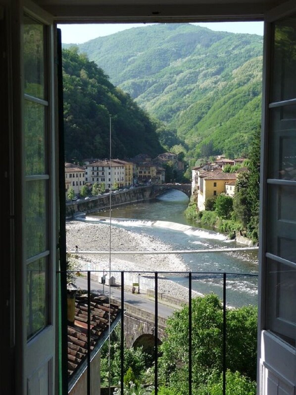 Interior - Villa Rosalena 4 bed with stunning river views, splash pool,garden, walk to town (Tuscany)