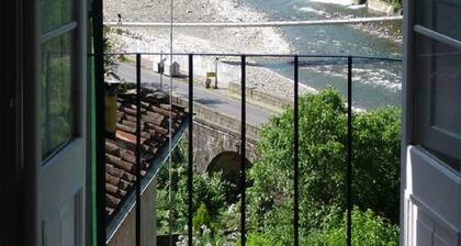 Villa Rosalena 4 bed with stunning river views, splash pool,garden, walk to town