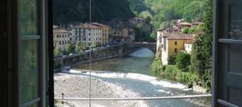 Villa Rosalena 4 bed with stunning river views, splash pool,garden, walk to town