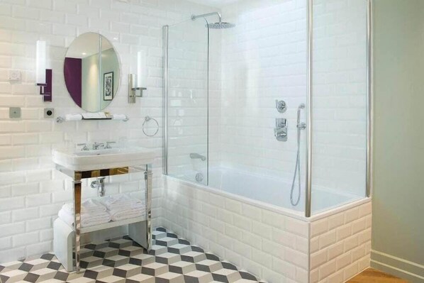 Bathroom - Cosys Residence Cadet (Paris)