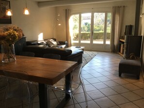 Télévision, baby-foot