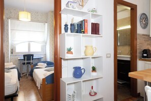 A compact room with a bed, a desk, and a bookshelf. - Marci's Home (Roma)