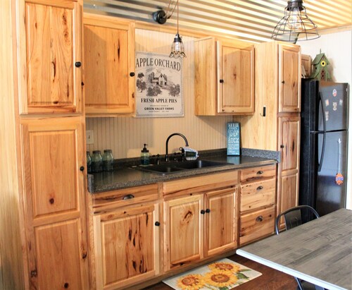 Little Frio Cabin - Cozy Log Cabin