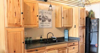 Little Frio Cabin - Cozy Log Cabin