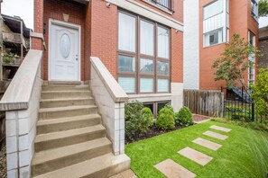 Property grounds - NEW LUXURY CONDO WITH PATIO DECK (Chicago)