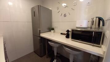 Refrigerador, microondas, parrilla de estufa y lavavajillas