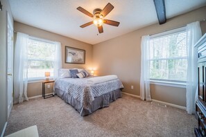 3 bedrooms, desk, iron/ironing board, free WiFi