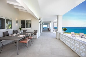 Outdoor dining - Falaise des Oiseaux (3 bedrooms) - Beautiful cliffside villa with pool, Terres Basses, St. Martin (Terres Basses)