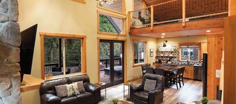 Modern Mountain Escape • Hot Tub + Views