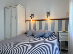 2 bedrooms, in-room safe, iron/ironing board, free WiFi