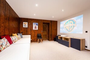 TV, fireplace, stereo