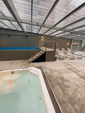 Indoor spa tub - Hotel Traful (Mar del Plata)