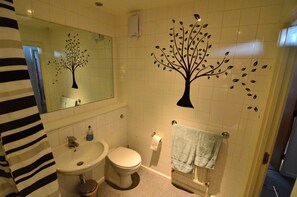 Bathroom - Modern 1 Bed Flat, Central London (London)