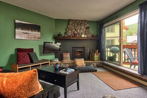 TV, fireplace