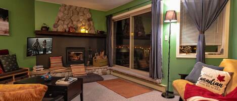 Televisie en een open haard