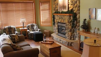 Televisie en een open haard