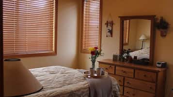 2 Schlafzimmer, Schreibtisch, Bügeleisen/Bügelbrett, WLAN