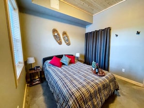 2 室のベッドルーム、デスク、アイロン / アイロン台、WiFi