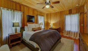 3 habitaciones, tabla de planchar con plancha y cuna de viaje 
