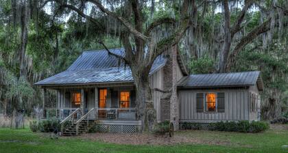 3BR Chachalaca Retreat on Sapelo w/ firepit, screened-in porch, & beach supplies