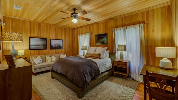 3 bedrooms, iron/ironing board, travel crib, free WiFi