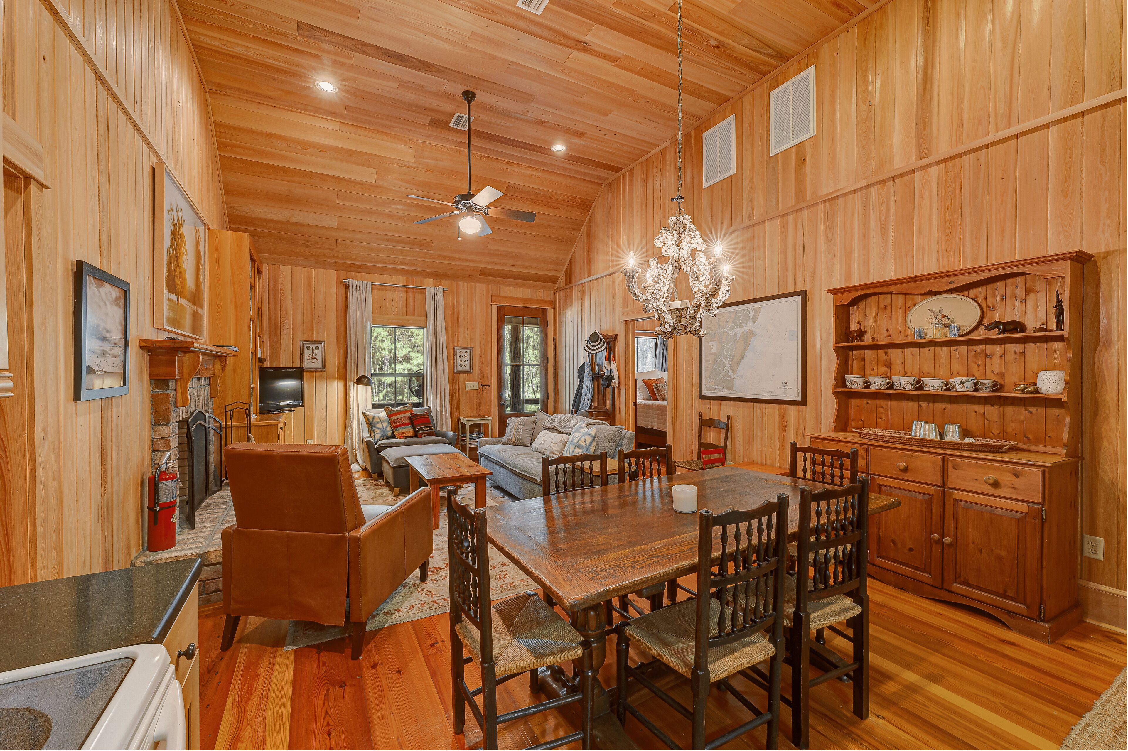 Smart TV, reproductor de DVD y libros 